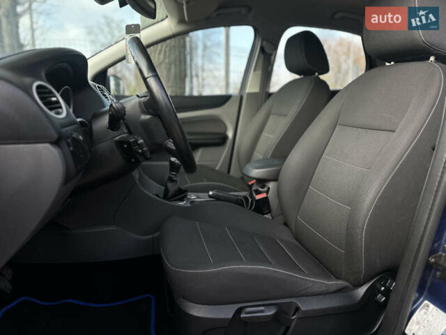 Синий Форд Фокус, объемом двигателя 1.8 л и пробегом 228 тыс. км за 6000 $, фото 27 на Automoto.ua