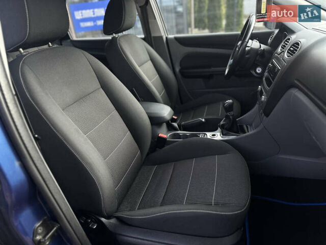 Синий Форд Фокус, объемом двигателя 1.8 л и пробегом 228 тыс. км за 6000 $, фото 47 на Automoto.ua