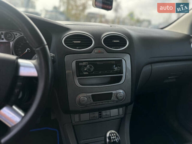 Синий Форд Фокус, объемом двигателя 1.8 л и пробегом 228 тыс. км за 6000 $, фото 31 на Automoto.ua