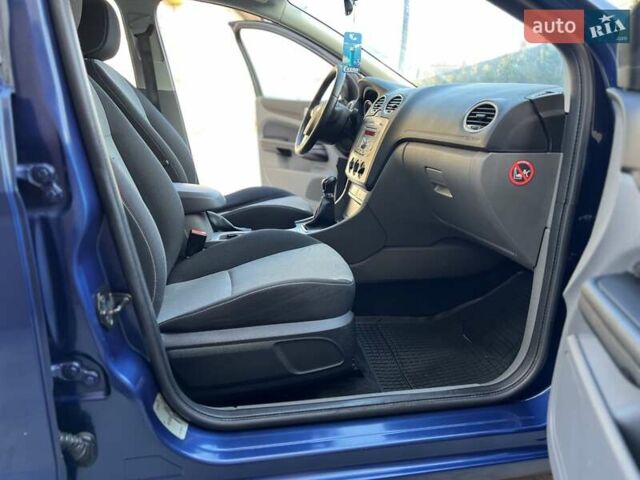 Синий Форд Фокус, объемом двигателя 1.6 л и пробегом 243 тыс. км за 6100 $, фото 33 на Automoto.ua