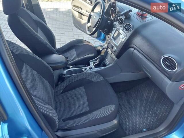 Синий Форд Фокус, объемом двигателя 1.8 л и пробегом 283 тыс. км за 6200 $, фото 4 на Automoto.ua