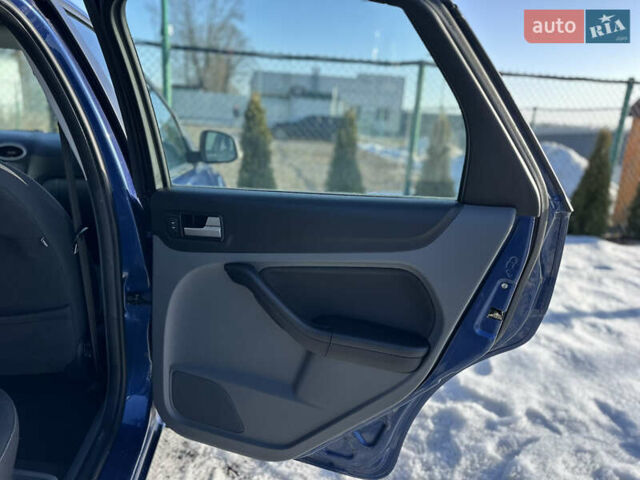 Синій Форд Фокус, об'ємом двигуна 1.8 л та пробігом 228 тис. км за 5700 $, фото 34 на Automoto.ua