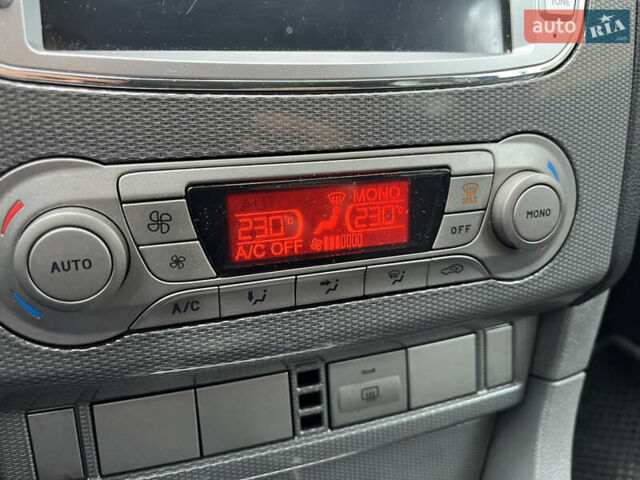 Синий Форд Фокус, объемом двигателя 1.6 л и пробегом 300 тыс. км за 5800 $, фото 47 на Automoto.ua