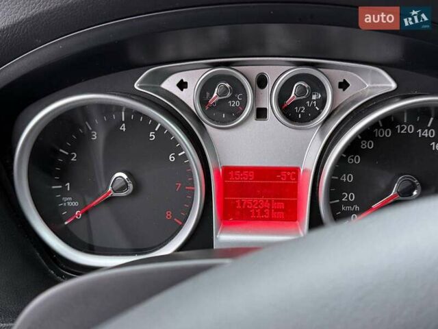 Синій Форд Фокус, об'ємом двигуна 1.6 л та пробігом 175 тис. км за 6200 $, фото 17 на Automoto.ua