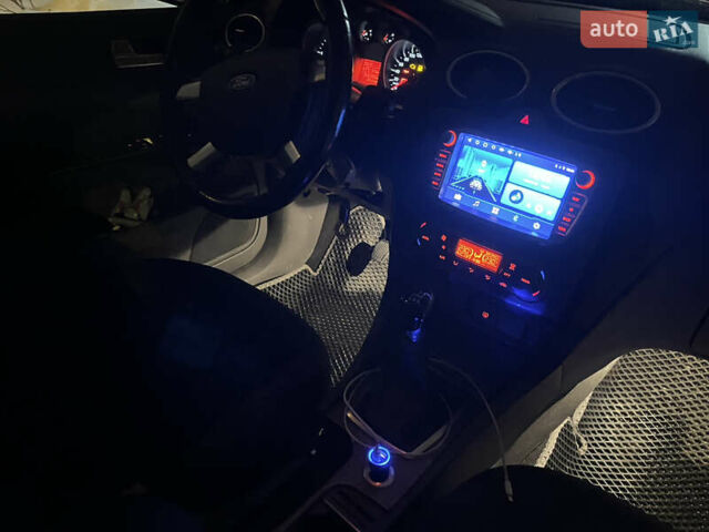 Синий Форд Фокус, объемом двигателя 1.6 л и пробегом 300 тыс. км за 5800 $, фото 67 на Automoto.ua