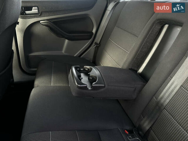 Синий Форд Фокус, объемом двигателя 1.8 л и пробегом 228 тыс. км за 6000 $, фото 38 на Automoto.ua