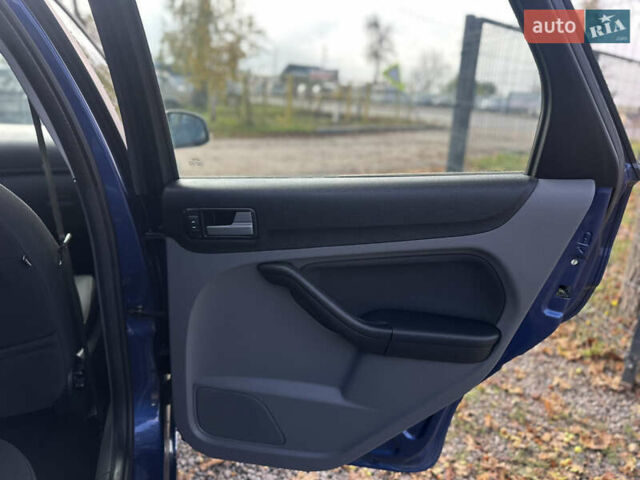 Синий Форд Фокус, объемом двигателя 1.8 л и пробегом 228 тыс. км за 6000 $, фото 42 на Automoto.ua