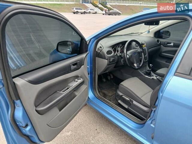Синий Форд Фокус, объемом двигателя 1.6 л и пробегом 225 тыс. км за 5200 $, фото 1 на Automoto.ua
