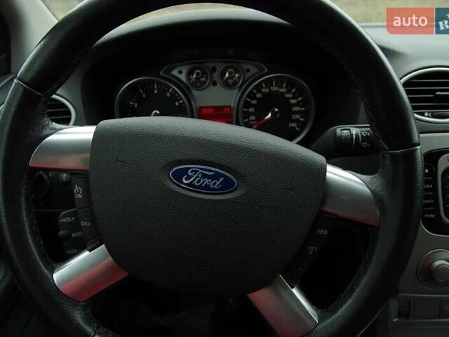 Синій Форд Фокус, об'ємом двигуна 2 л та пробігом 108 тис. км за 8500 $, фото 4 на Automoto.ua