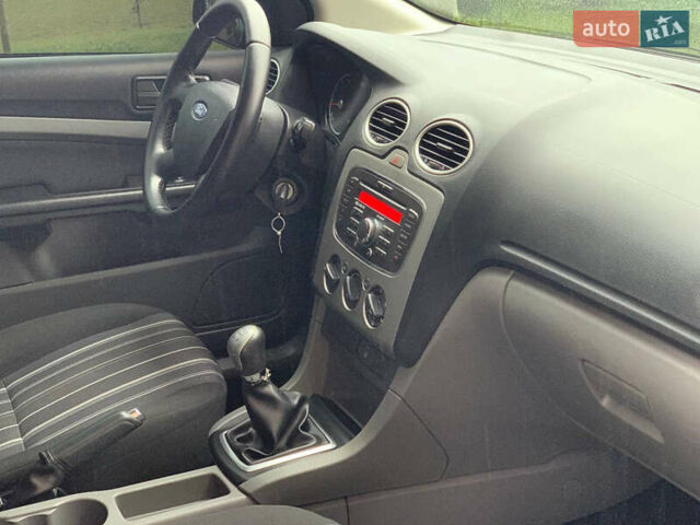 Синий Форд Фокус, объемом двигателя 1.4 л и пробегом 195 тыс. км за 4600 $, фото 31 на Automoto.ua