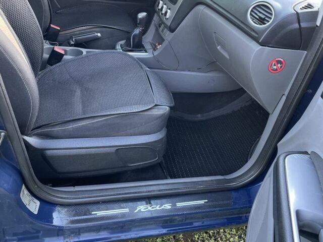 Синий Форд Фокус, объемом двигателя 1.4 л и пробегом 200 тыс. км за 4900 $, фото 3 на Automoto.ua