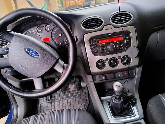 Синий Форд Фокус, объемом двигателя 1.4 л и пробегом 190 тыс. км за 5500 $, фото 4 на Automoto.ua