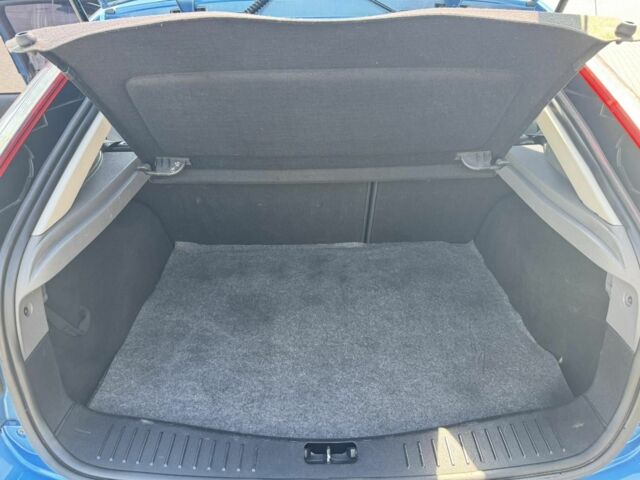 Синий Форд Фокус, объемом двигателя 1.6 л и пробегом 220 тыс. км за 5300 $, фото 9 на Automoto.ua