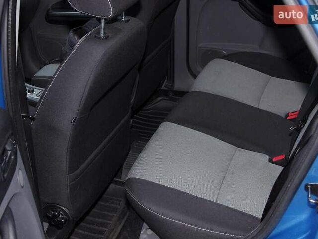 Синій Форд Фокус, об'ємом двигуна 2 л та пробігом 108 тис. км за 8500 $, фото 37 на Automoto.ua