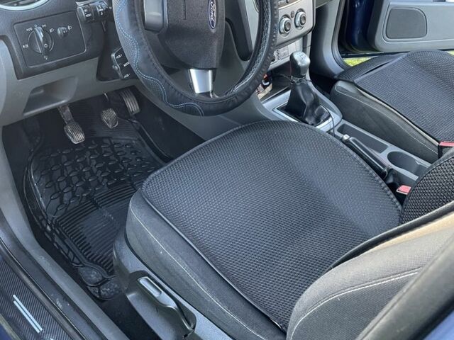 Синий Форд Фокус, объемом двигателя 1.4 л и пробегом 200 тыс. км за 4900 $, фото 6 на Automoto.ua