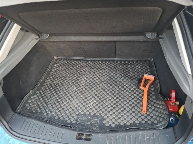 Синій Форд Фокус, об'ємом двигуна 1.6 л та пробігом 165 тис. км за 6100 $, фото 9 на Automoto.ua