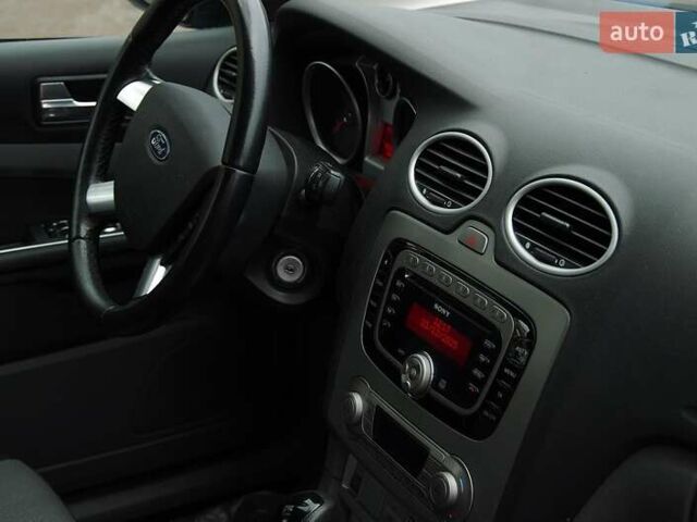 Синій Форд Фокус, об'ємом двигуна 2 л та пробігом 108 тис. км за 8500 $, фото 29 на Automoto.ua