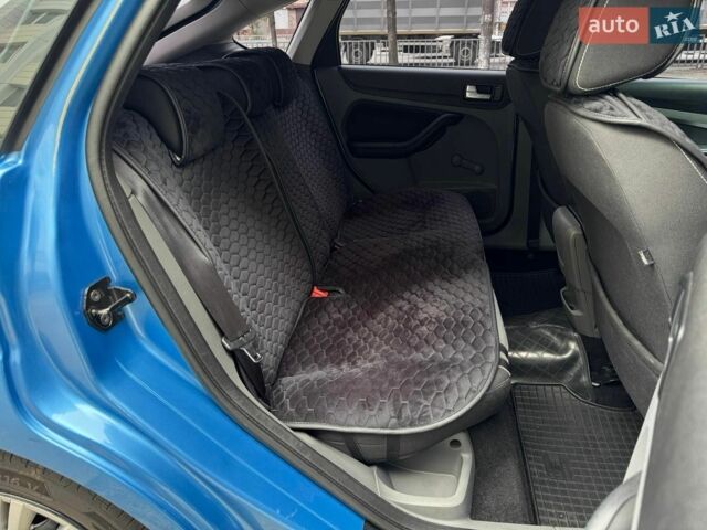 Синий Форд Фокус, объемом двигателя 1.6 л и пробегом 229 тыс. км за 5400 $, фото 13 на Automoto.ua