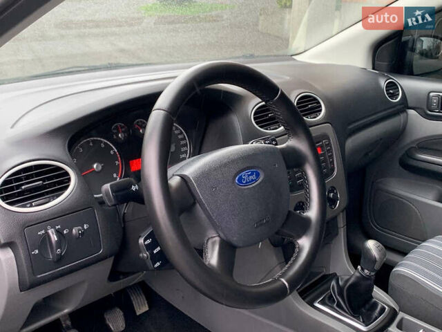Синий Форд Фокус, объемом двигателя 1.4 л и пробегом 195 тыс. км за 4600 $, фото 26 на Automoto.ua