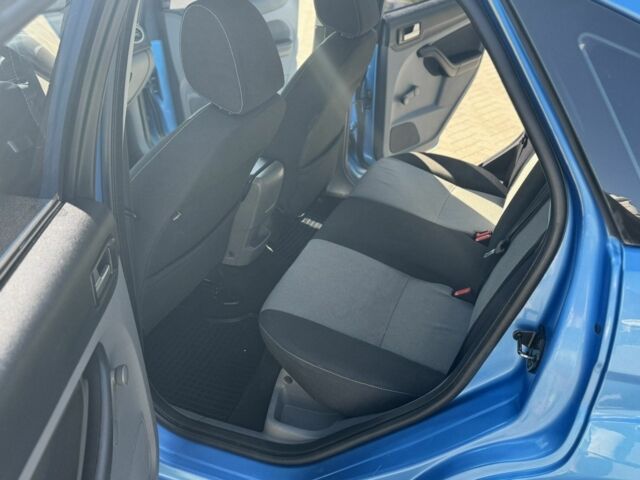 Синий Форд Фокус, объемом двигателя 1.6 л и пробегом 220 тыс. км за 5300 $, фото 7 на Automoto.ua