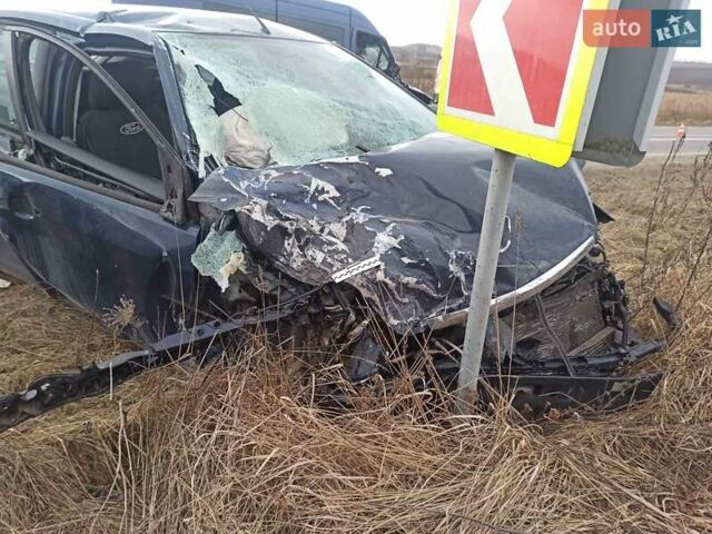 Синій Форд Фокус, об'ємом двигуна 1.56 л та пробігом 315 тис. км за 1295 $, фото 2 на Automoto.ua