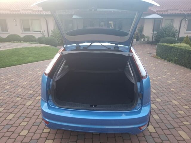 Синий Форд Фокус, объемом двигателя 1.6 л и пробегом 165 тыс. км за 4600 $, фото 6 на Automoto.ua