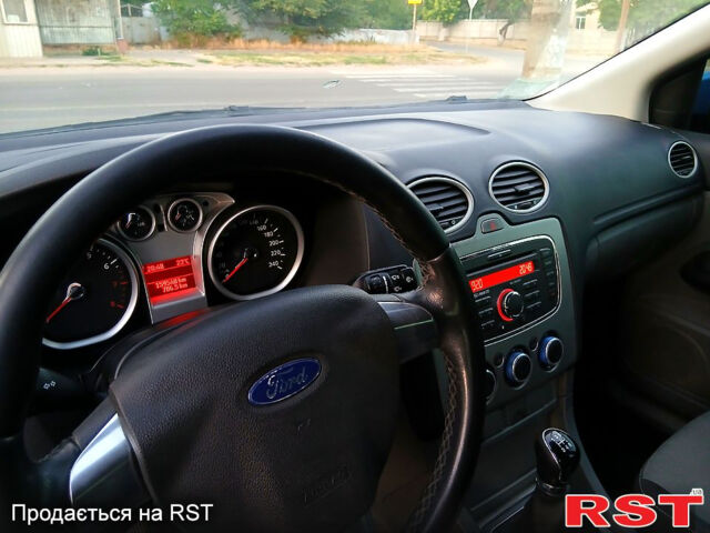 Синий Форд Фокус, объемом двигателя 1.6 л и пробегом 159 тыс. км за 6500 $, фото 2 на Automoto.ua