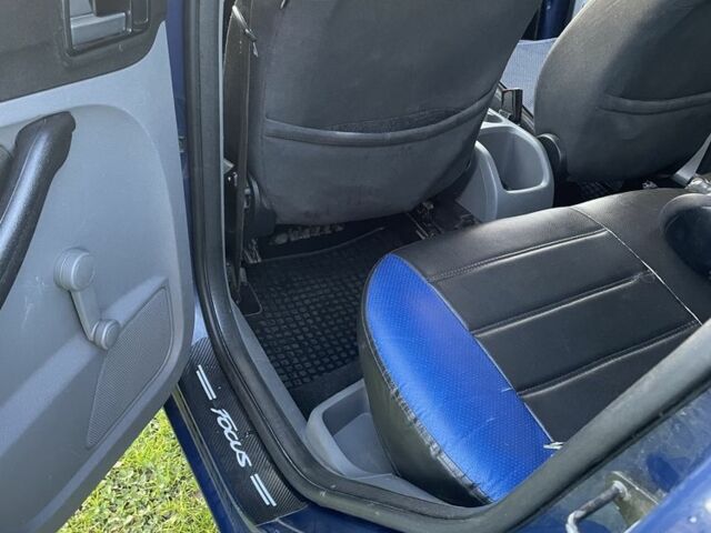 Синий Форд Фокус, объемом двигателя 1.4 л и пробегом 200 тыс. км за 4900 $, фото 4 на Automoto.ua