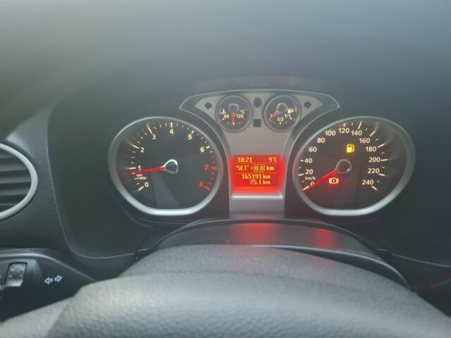 Синий Форд Фокус, объемом двигателя 1.6 л и пробегом 165 тыс. км за 4600 $, фото 10 на Automoto.ua