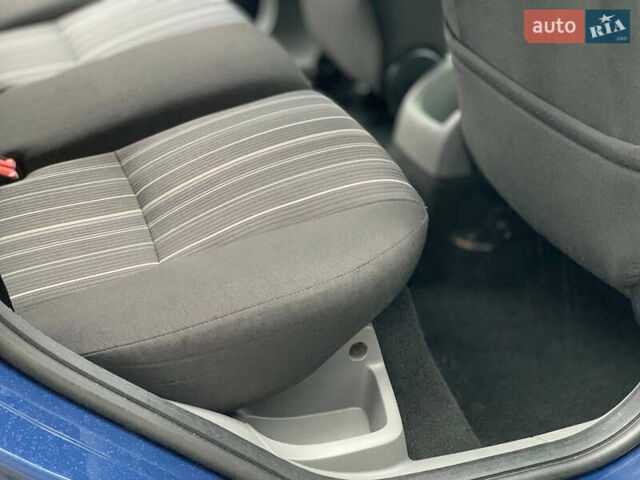 Синий Форд Фокус, объемом двигателя 1.4 л и пробегом 195 тыс. км за 4600 $, фото 37 на Automoto.ua