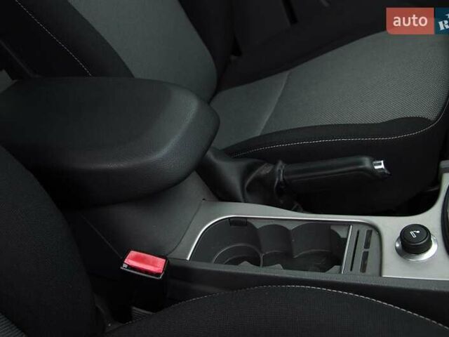 Синій Форд Фокус, об'ємом двигуна 2 л та пробігом 108 тис. км за 8500 $, фото 31 на Automoto.ua