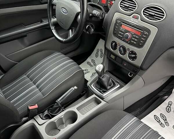 Синій Форд Фокус, об'ємом двигуна 1.6 л та пробігом 293 тис. км за 5300 $, фото 13 на Automoto.ua