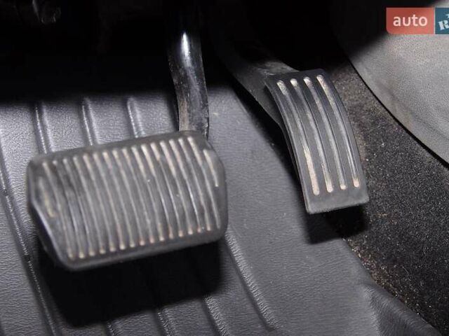 Синій Форд Фокус, об'ємом двигуна 2 л та пробігом 108 тис. км за 8500 $, фото 36 на Automoto.ua