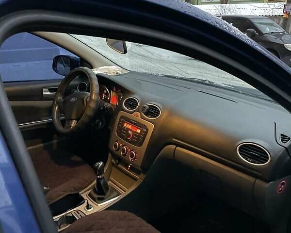 Синій Форд Фокус, об'ємом двигуна 1.6 л та пробігом 290 тис. км за 5700 $, фото 3 на Automoto.ua