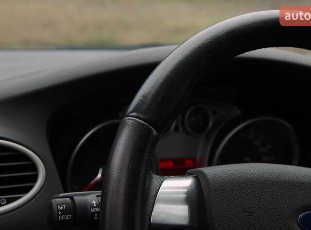 Синій Форд Фокус, об'ємом двигуна 2 л та пробігом 108 тис. км за 8500 $, фото 7 на Automoto.ua