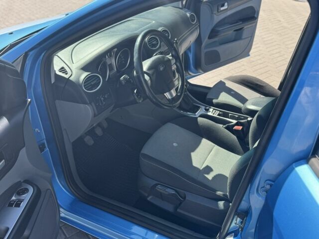 Синий Форд Фокус, объемом двигателя 1.6 л и пробегом 220 тыс. км за 5300 $, фото 5 на Automoto.ua