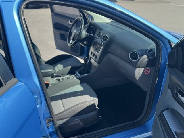 Синий Форд Фокус, объемом двигателя 1.6 л и пробегом 220 тыс. км за 5300 $, фото 8 на Automoto.ua