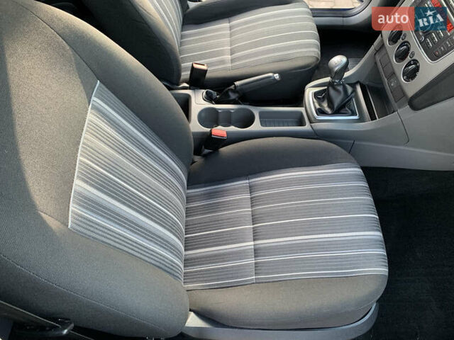 Синий Форд Фокус, объемом двигателя 1.4 л и пробегом 195 тыс. км за 4999 $, фото 23 на Automoto.ua