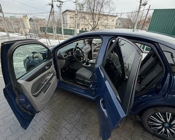Синій Форд Фокус, об'ємом двигуна 1.4 л та пробігом 240 тис. км за 5900 $, фото 9 на Automoto.ua
