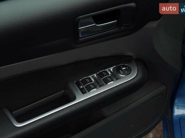 Синій Форд Фокус, об'ємом двигуна 2 л та пробігом 108 тис. км за 8500 $, фото 5 на Automoto.ua