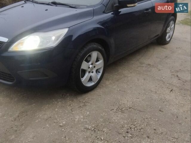 Синий Форд Фокус, объемом двигателя 1.4 л и пробегом 240 тыс. км за 4555 $, фото 5 на Automoto.ua