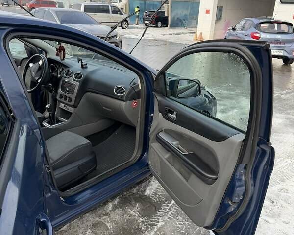 Синій Форд Фокус, об'ємом двигуна 1.4 л та пробігом 240 тис. км за 5900 $, фото 3 на Automoto.ua