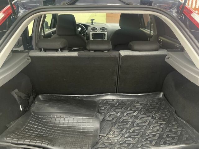 Синий Форд Фокус, объемом двигателя 1.4 л и пробегом 200 тыс. км за 4500 $, фото 9 на Automoto.ua