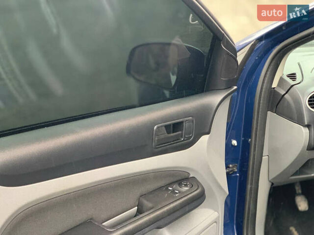 Синий Форд Фокус, объемом двигателя 1.4 л и пробегом 195 тыс. км за 4600 $, фото 30 на Automoto.ua