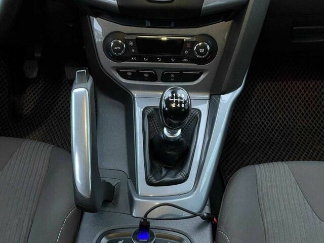 Синій Форд Фокус, об'ємом двигуна 1.6 л та пробігом 258 тис. км за 6740 $, фото 19 на Automoto.ua