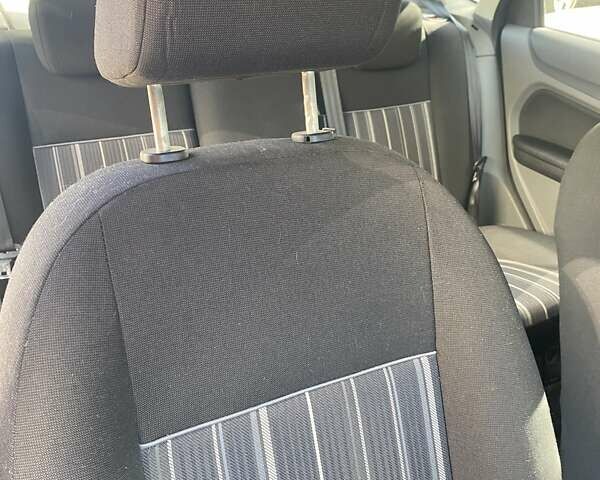 Синій Форд Фокус, об'ємом двигуна 1.39 л та пробігом 111 тис. км за 6000 $, фото 19 на Automoto.ua