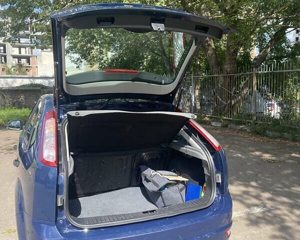 Синій Форд Фокус, об'ємом двигуна 1.39 л та пробігом 111 тис. км за 6000 $, фото 5 на Automoto.ua