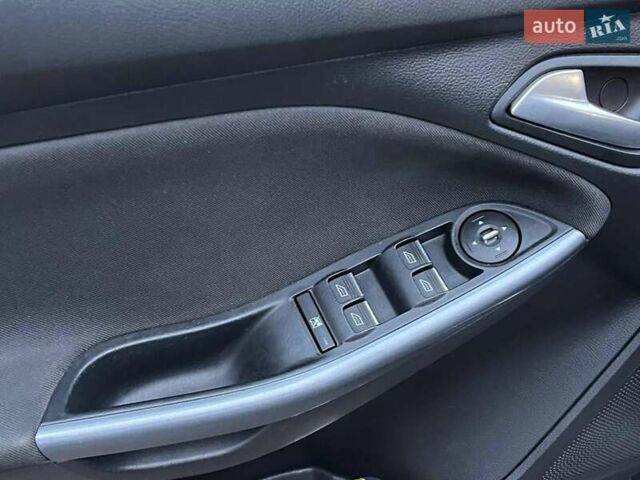 Синій Форд Фокус, об'ємом двигуна 1.6 л та пробігом 258 тис. км за 7990 $, фото 15 на Automoto.ua