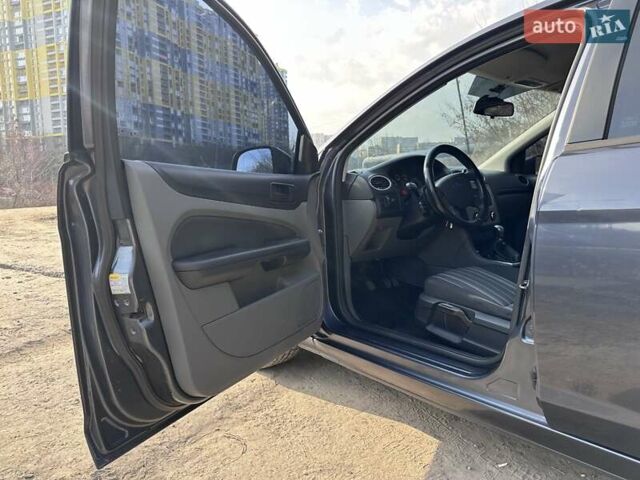 Синий Форд Фокус, объемом двигателя 1.4 л и пробегом 220 тыс. км за 5500 $, фото 8 на Automoto.ua