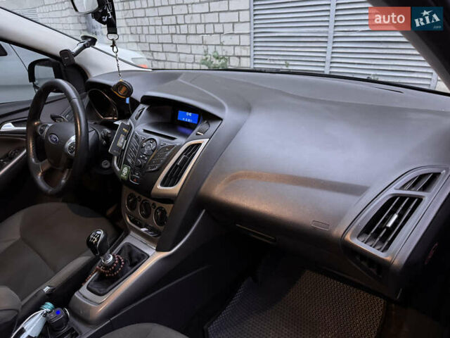 Синий Форд Фокус, объемом двигателя 1.56 л и пробегом 317 тыс. км за 7000 $, фото 4 на Automoto.ua